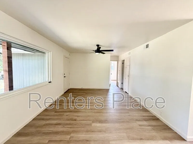 3 bed, 1.0 bath, 1190 sqft, $1,495 — Photo 2