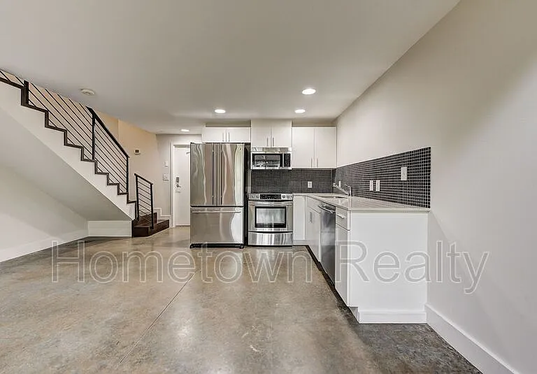 301 NE 4th St #2 — Photo 14