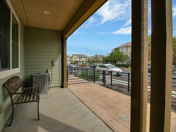 4th image of 821 Blue Opal Dr