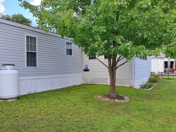 5th image of 132 New Hillcrest Dr
