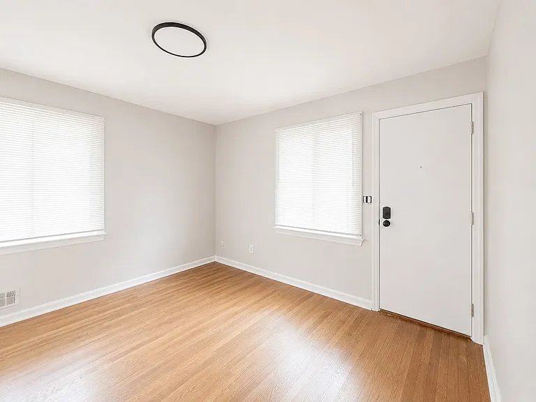 643 Pine Ave NW — Photo 10
