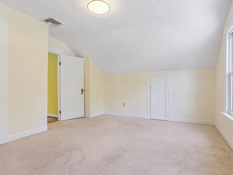 1572 Whitney Ave #2 — Photo 4