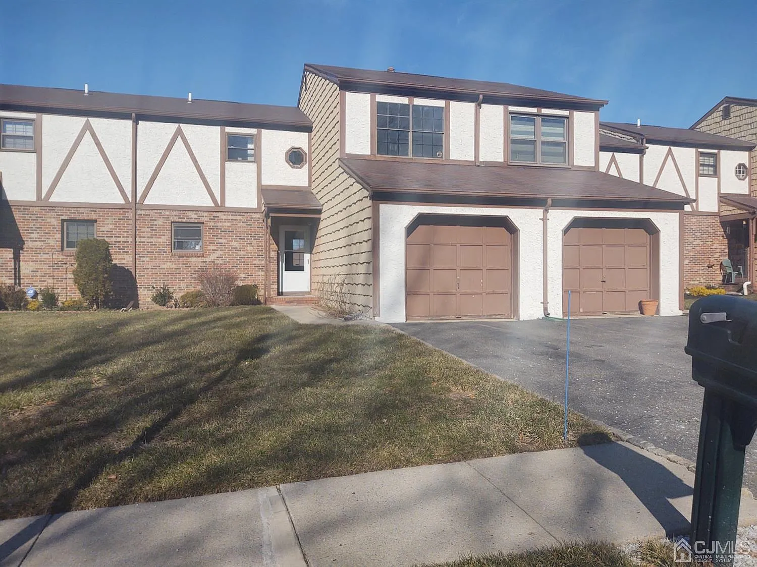 4 Wellington Ct photo 1