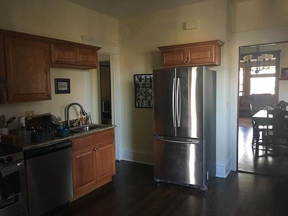 4th image of 810 Holly Ave
