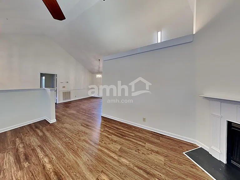 307 Briarwood Ln — Photo 6