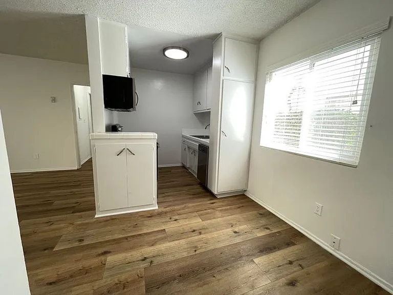 21736 Roscoe Blvd — Photo 28