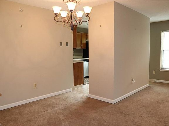 5th image of 180 Fox Hollow Dr APT 107