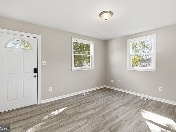 5th image of 166 Bannister Ave