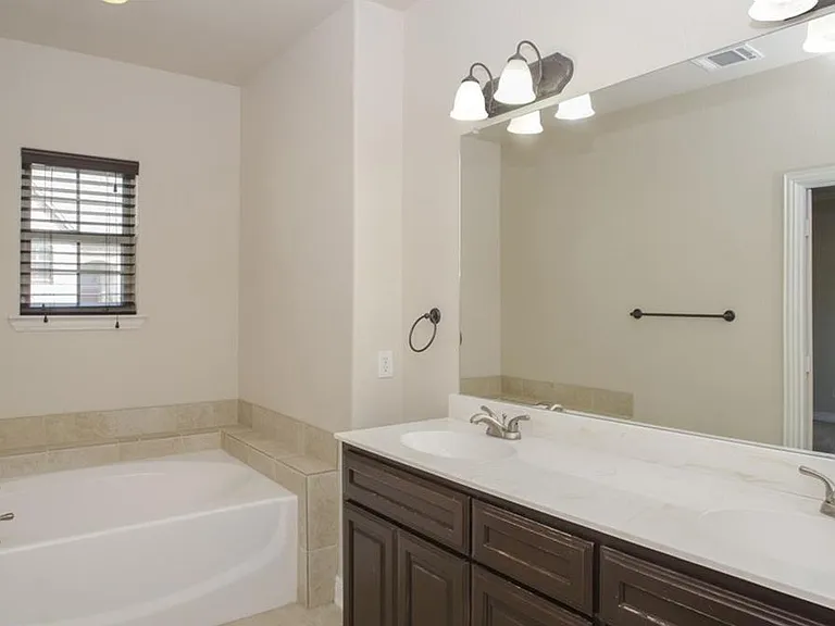 1821 Cortez Ln — Photo 10
