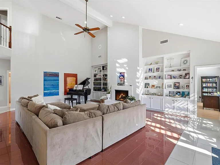 7927 Wolfield Ln — Photo 5