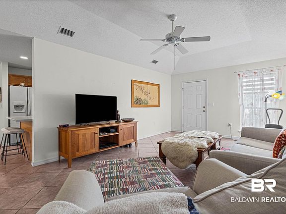 4th image of 1341 Hardwood Dr W