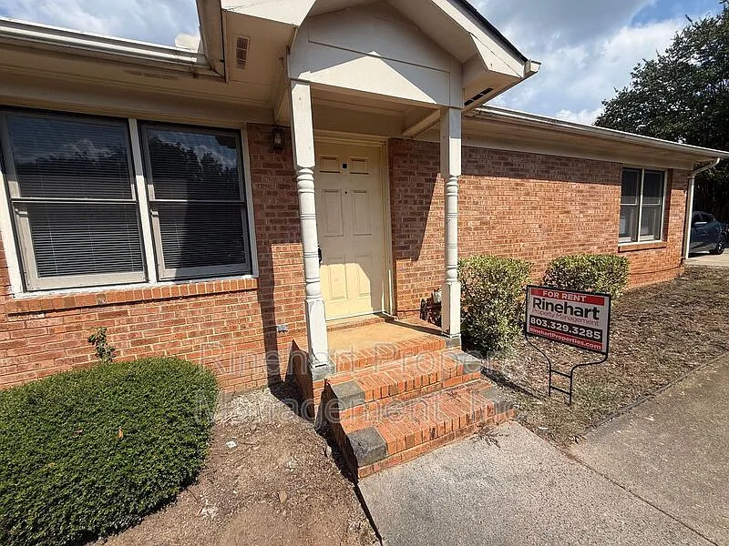 2 bed, 1.0 bath, 850 sqft, $1,240 — Photo 1