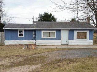2475 W Meadow Ln, Rothbury, MI 49452