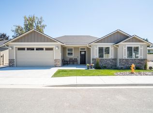 203 Pershing Cir, Wenatchee, WA 98801