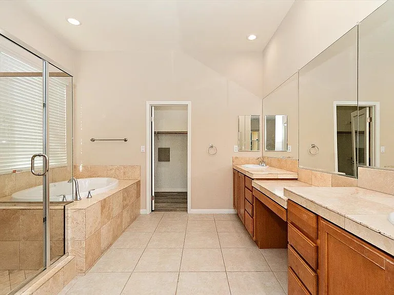 80215 Queensboro Dr #80215 — Photo 26