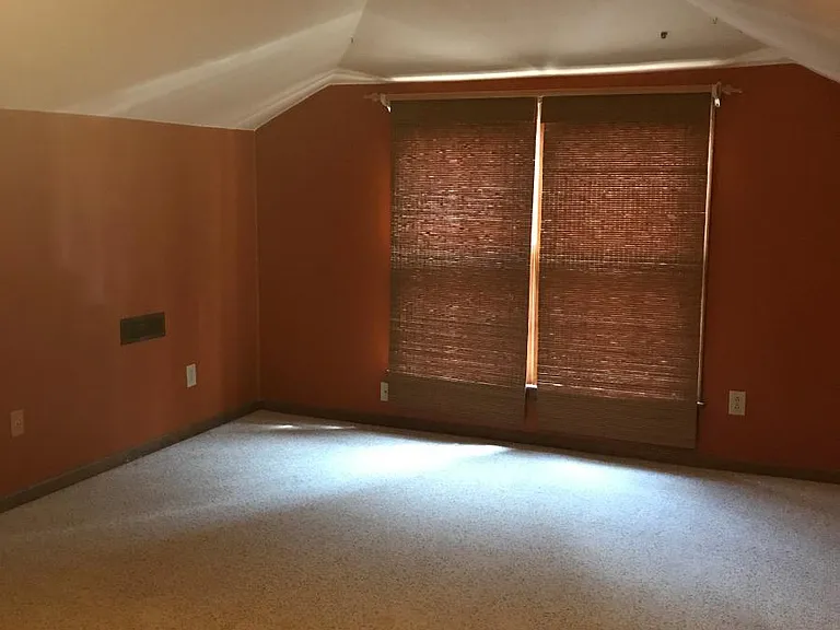 1437 Lake James Dr — Photo 17