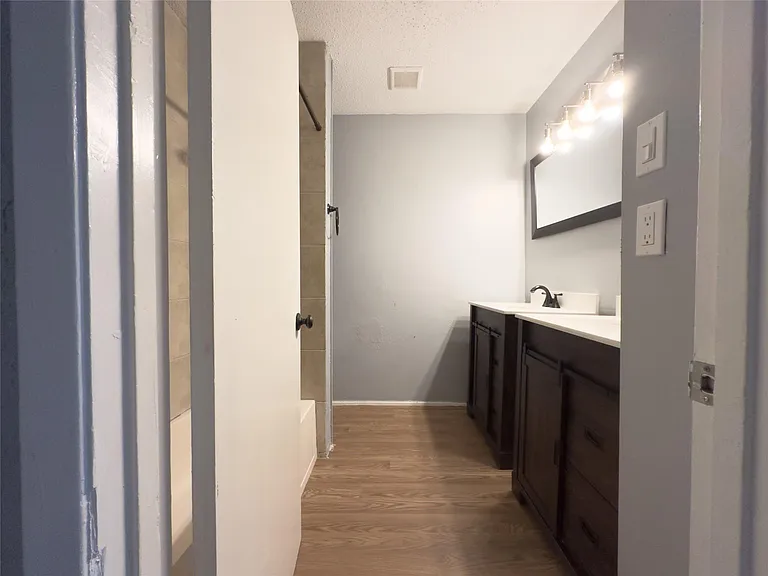 122 N Iowa Ave #4 — Photo 13