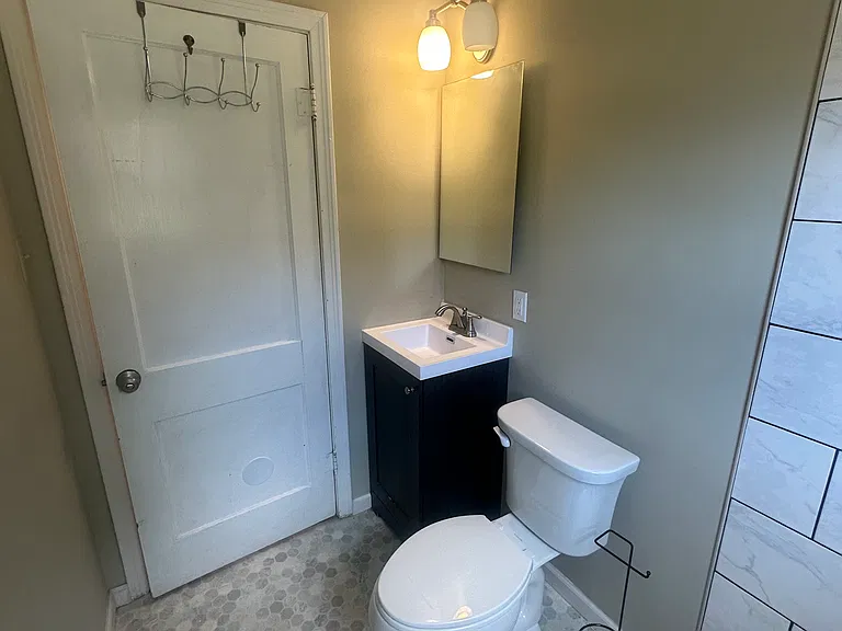 110 N Oakdale Ave — Photo 5