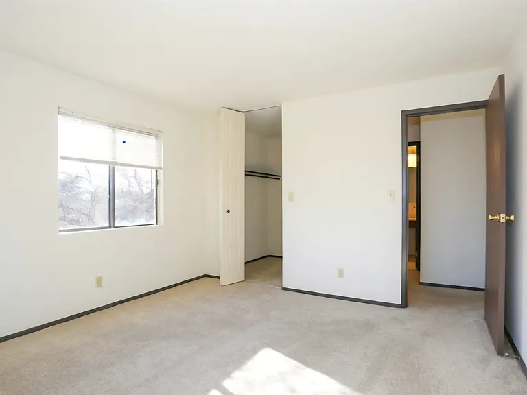 W Mangold Ave — Photo 4