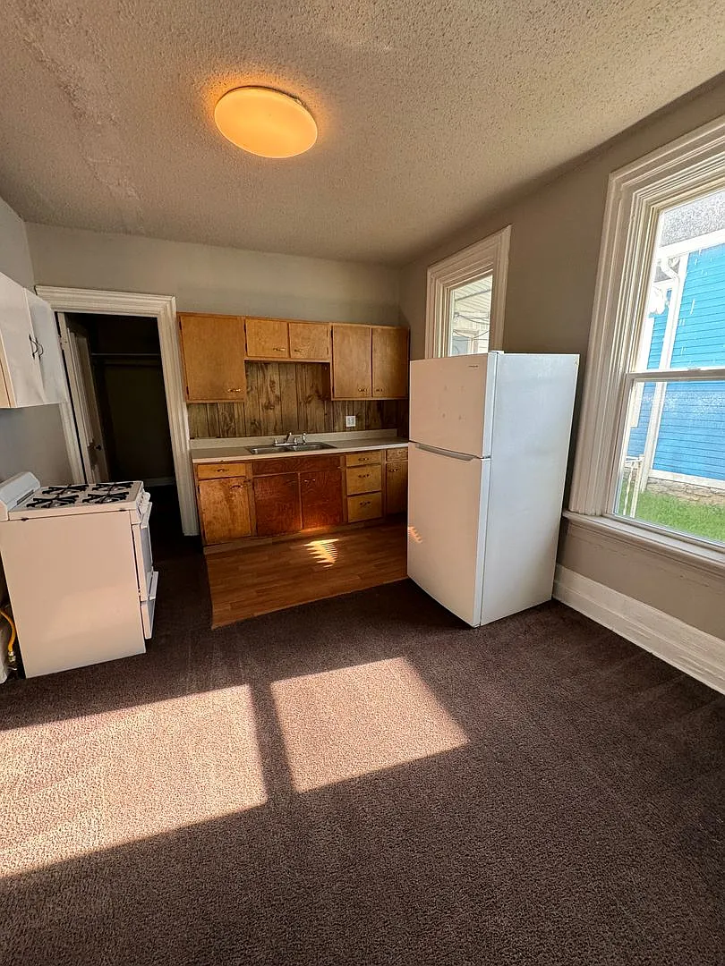 610 W Creighton Ave. — Photo 3