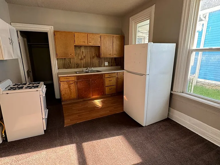 610 W Creighton Ave — Photo 3