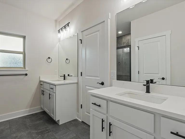 97 N Adler Ave — Photo 9