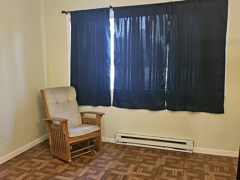 Bedroom 1: Can include a queen sized bed here