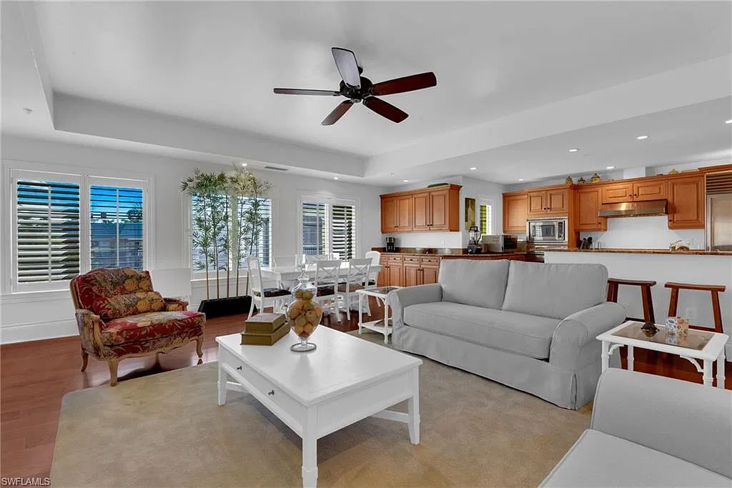 4 bed, 5.5 bath, 3745 sqft, $22,000 — Photo 3