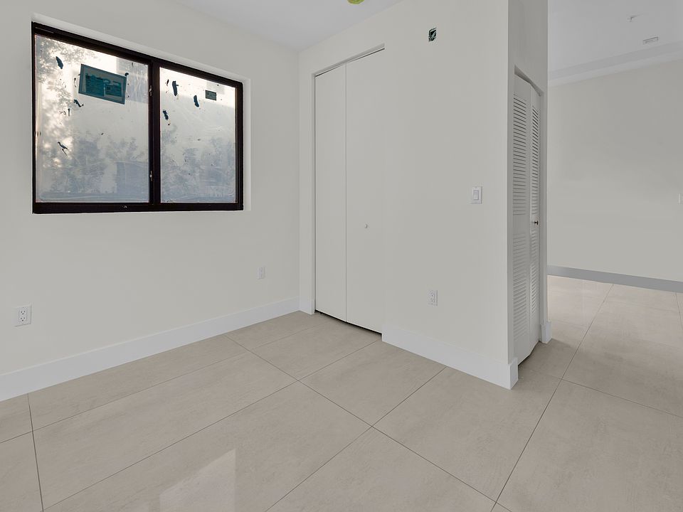 Living/Dining area.