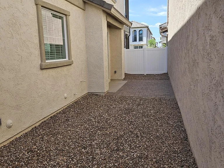 3357 S Primrose Ave — Photo 45