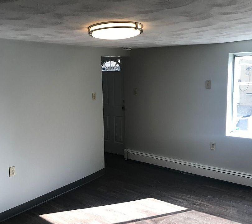 2nd image of 16 Bremen St #1