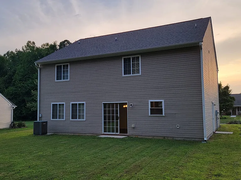 107 Walnut Crossing Dr — Photo 3