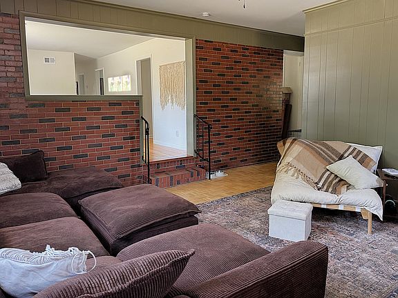 5th image of 2232 Lee Street