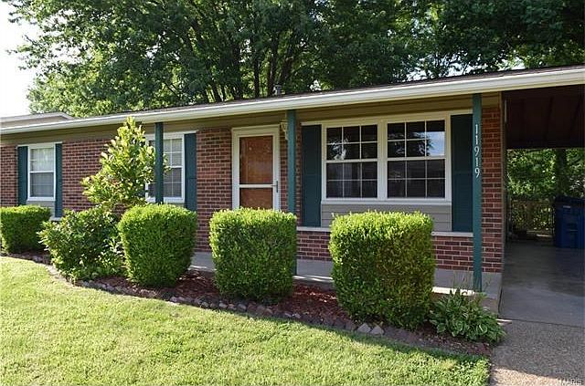 3 bedrooms, 3 bathrooms, hardwood floors and solid wood 6 panel doors