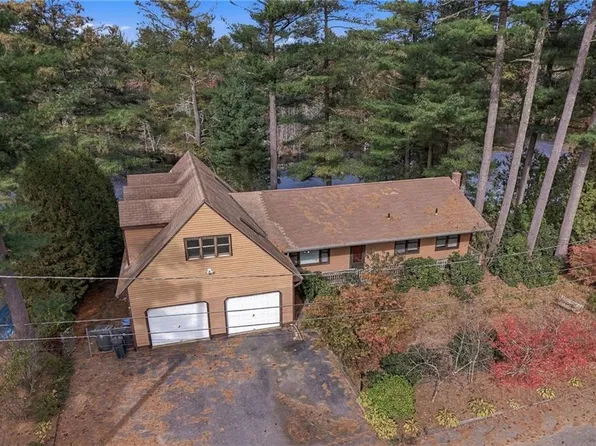 Pine Ln, Coventry, RI 02816