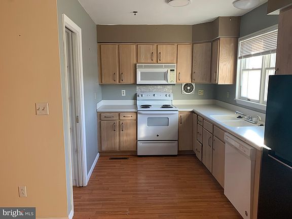 2nd image of 212 Rehoboth Ave #1