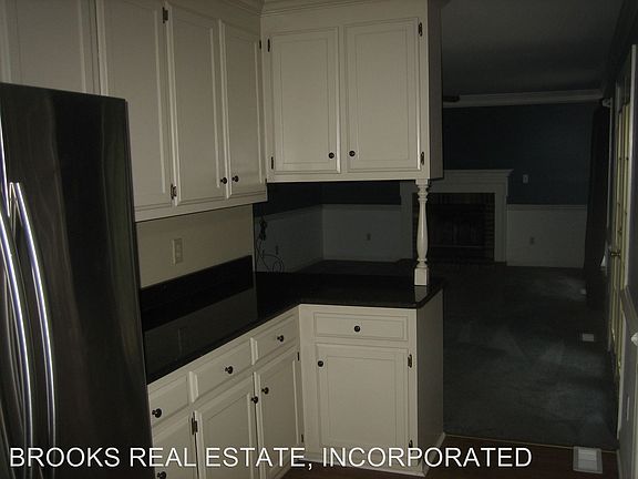 4th image of 3425 Southport Trl