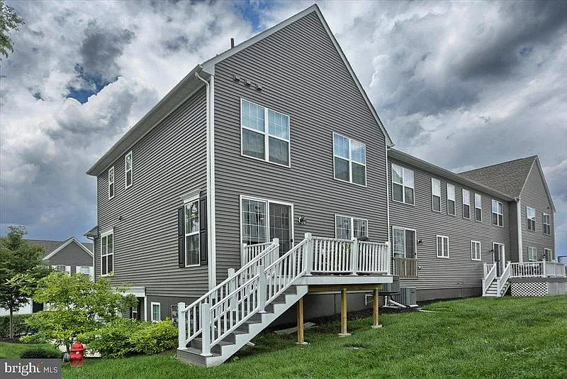 3 bed, 2586 sqft, $2,695 — Photo 3