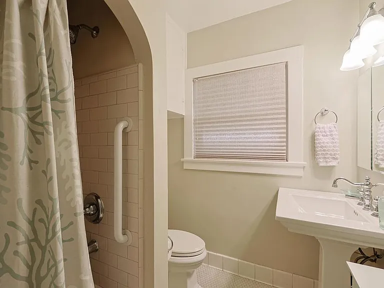 1027 Encino Row — Photo 36