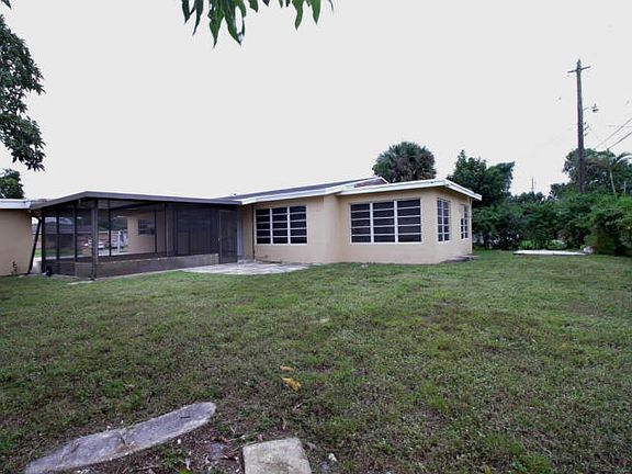 3rd image of 371 W Dayton Cir