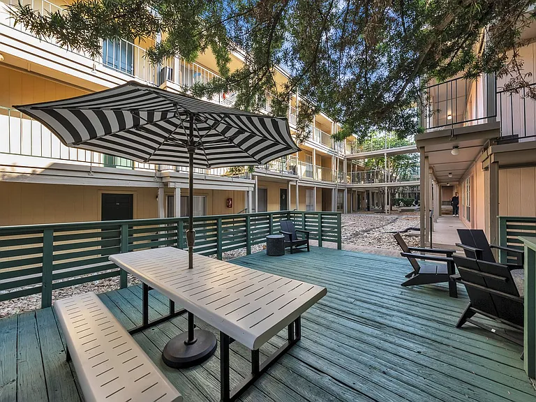 Oak Park Apartments — Photo 38
