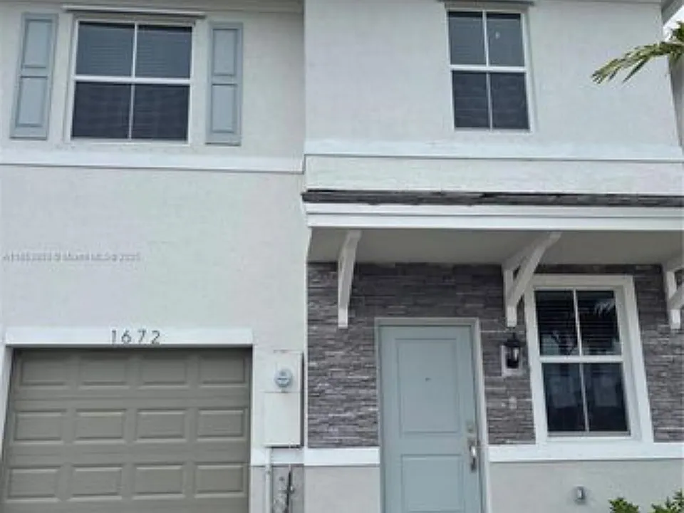 1672 SE 8th Ave #4