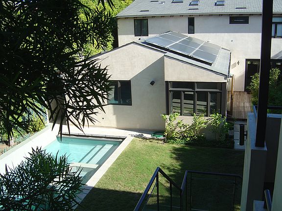 Back of house w pool