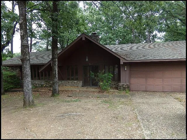 711 Mimi Ln — Photo 2