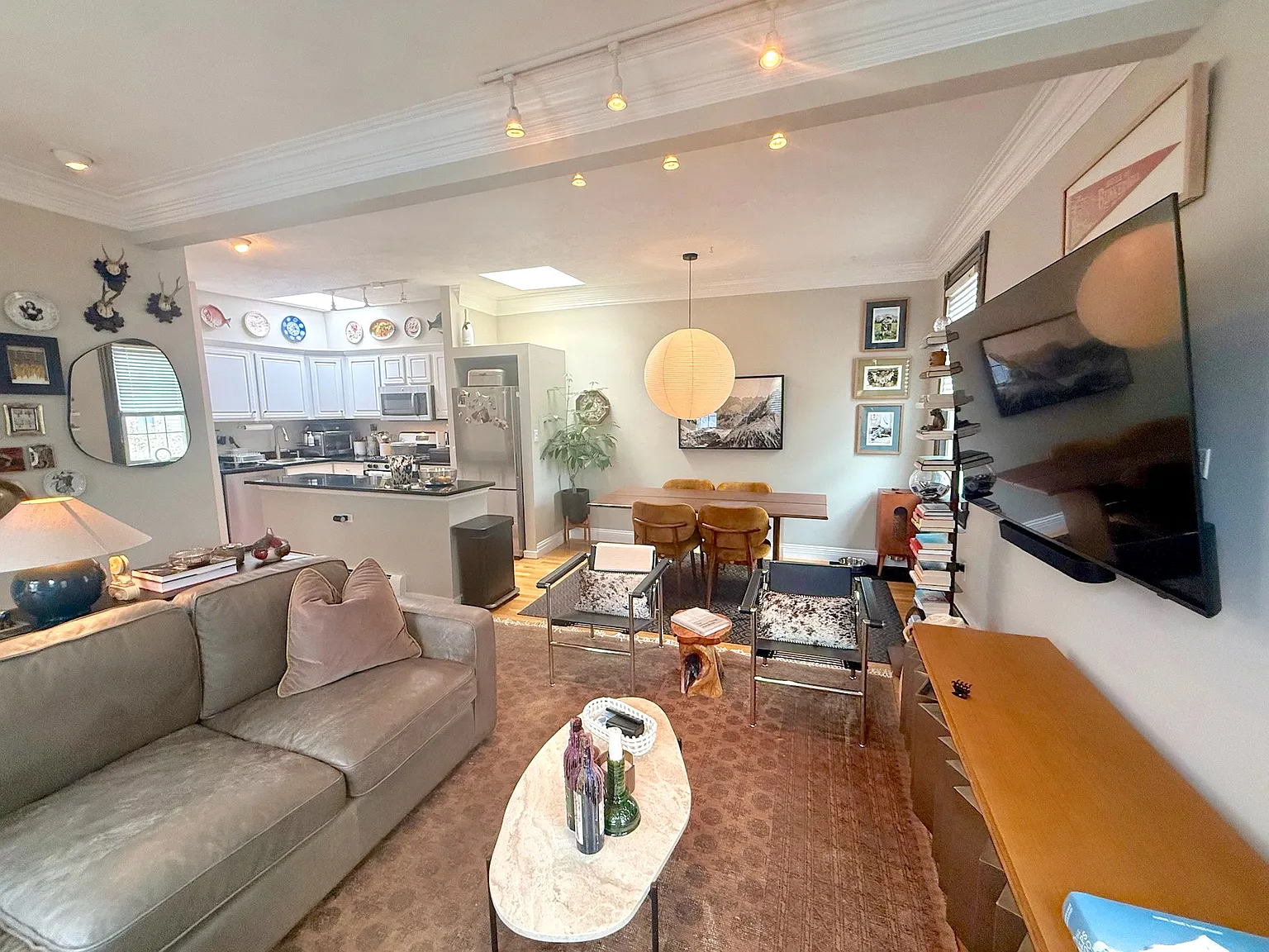 2 bed, 1026 sqft, $4,200 — Photo 4