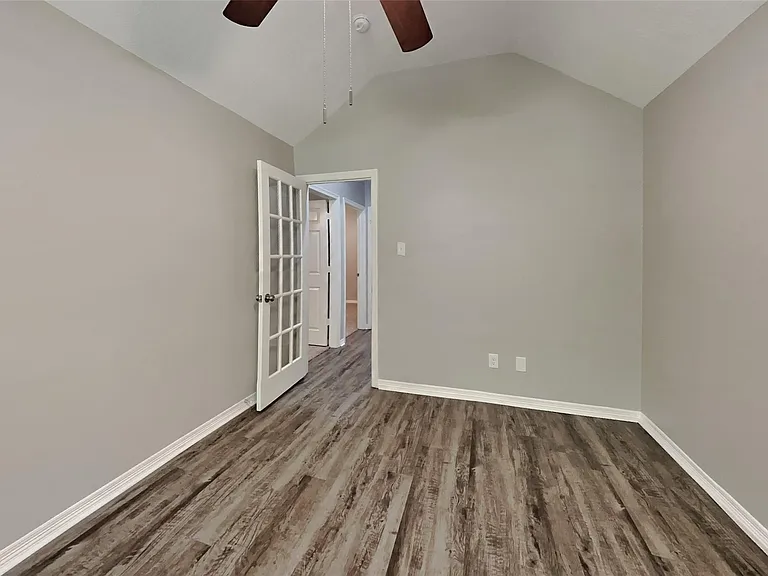 8227 Sports Haven Dr — Photo 19