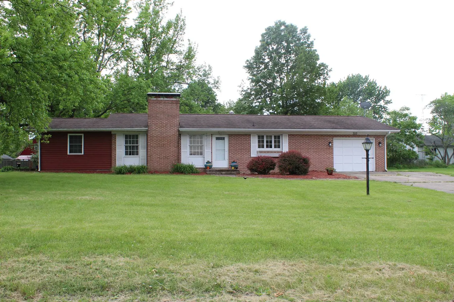 323 E Hoehn St photo 1