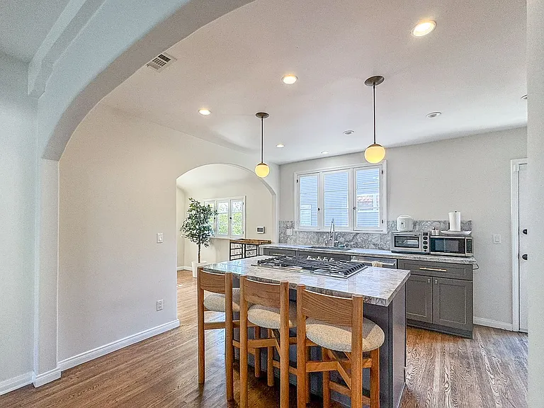 345 Westbourne Dr — Photo 6
