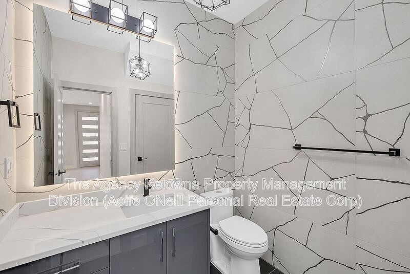 1st image of 2163 Woodlawn St