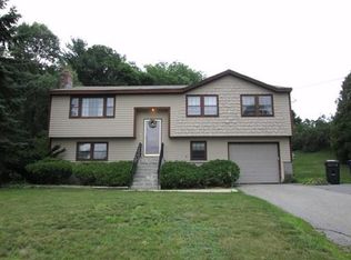 15 Berkley Dr, Dracut, MA 01826